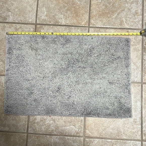 Throw Rug - Picture 3 of 3